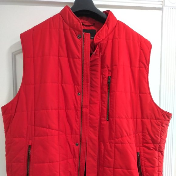 Banana Republic Water-Resistant Quilted Vest - Picture 2 of 6